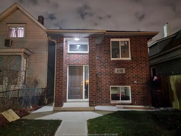 658 Caron Ave #2, Windsor, ON N9A 5B6