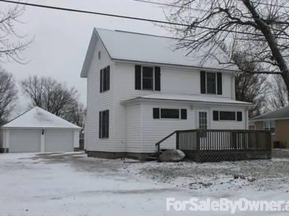 513 S Park St, Gifford, IL 61847