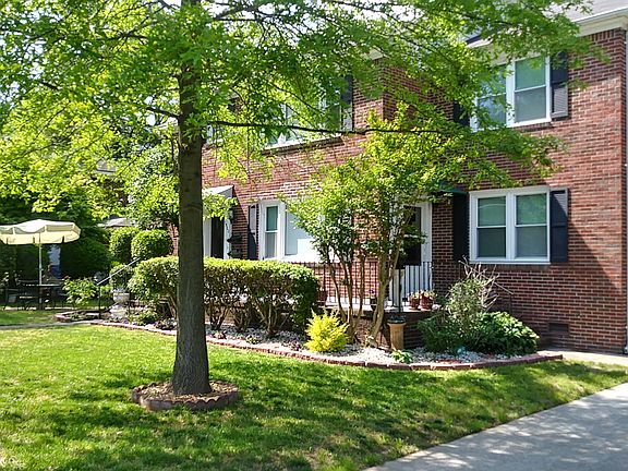 2nd image of 1500 Meads Rd #1