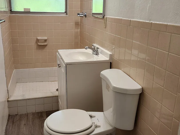 715 SW 4th St #4 — Photo 11