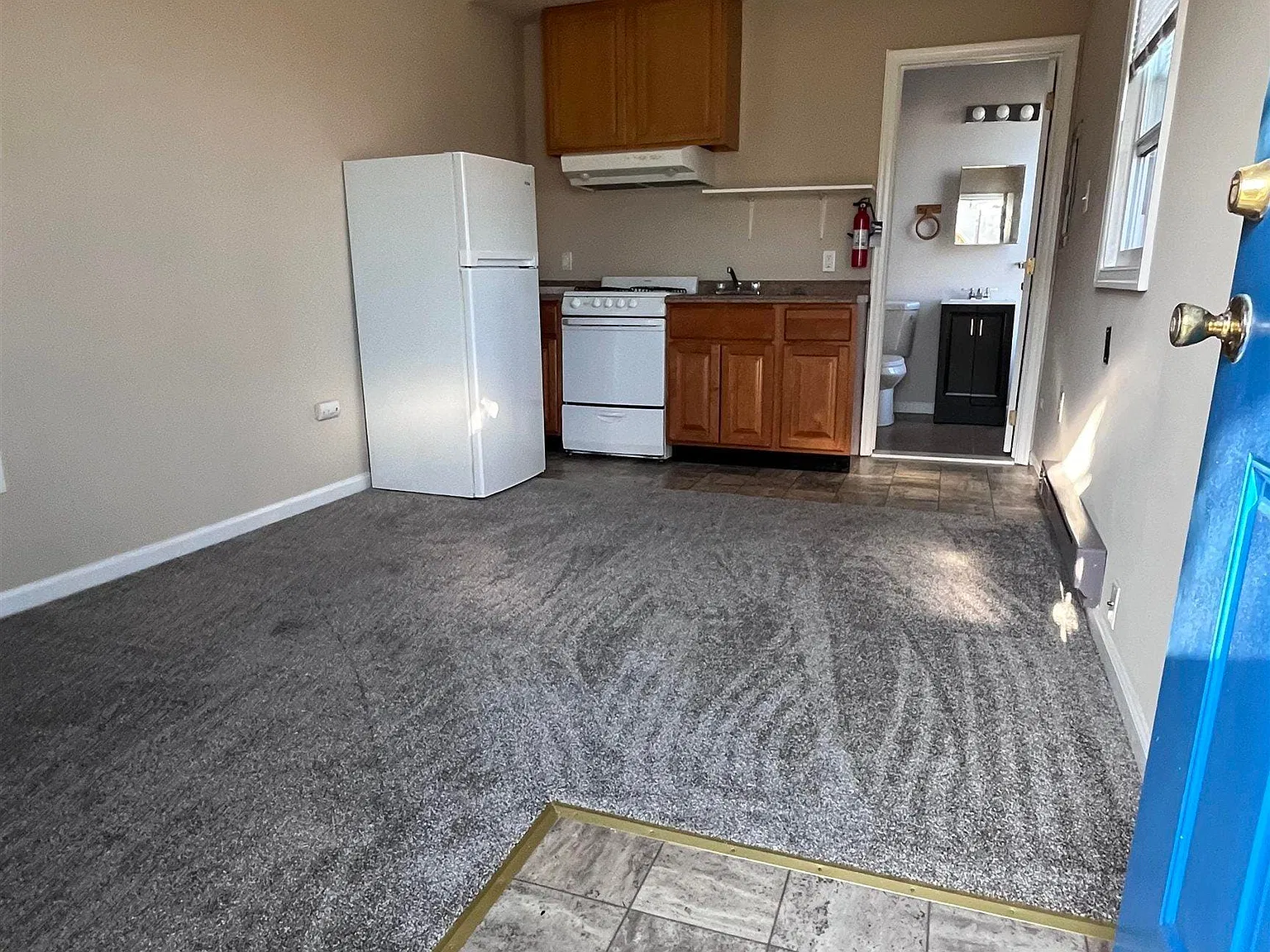214 Seaside Ave — Photo 2