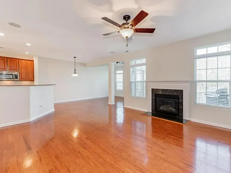 4015 Fenworth Ct — Photo 8