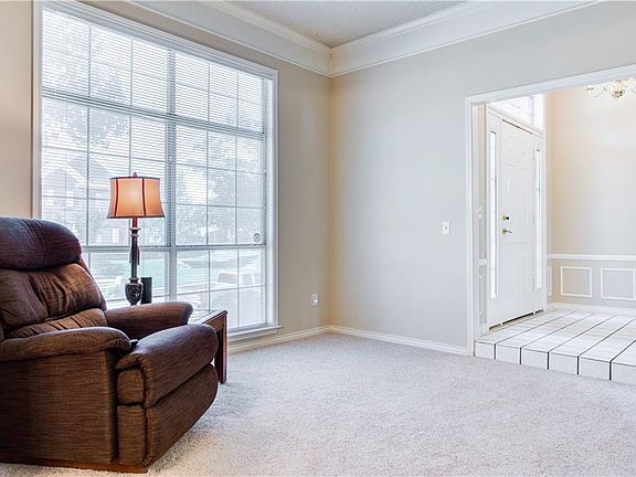 4th image of 1215 Normandy Dr