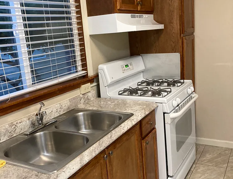1210 Walker Dr — Photo 2