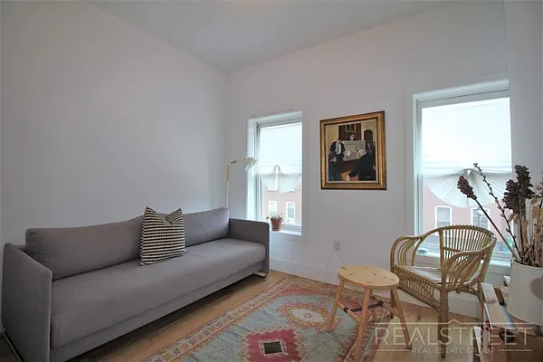 Rented by Real Street Inc | media 11