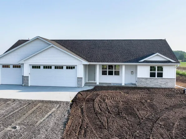 3698 Westpoint Rd, Suamico, WI 54313