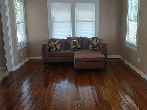 2nd image of 401 Vine Ave