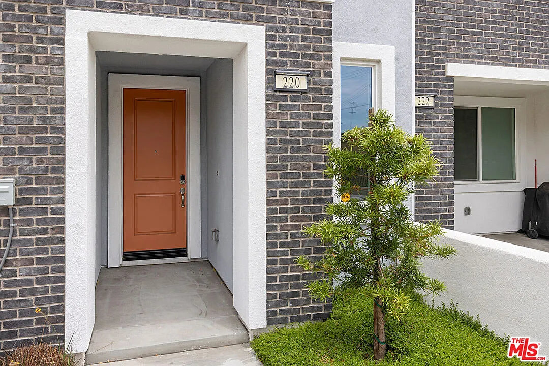 3 bed, 3.0 bath, 1497 sqft, $3,500 — Photo 3