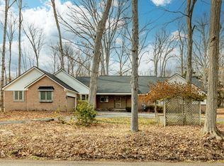 28118 Forestbrook Dr, Farmington Hills, MI