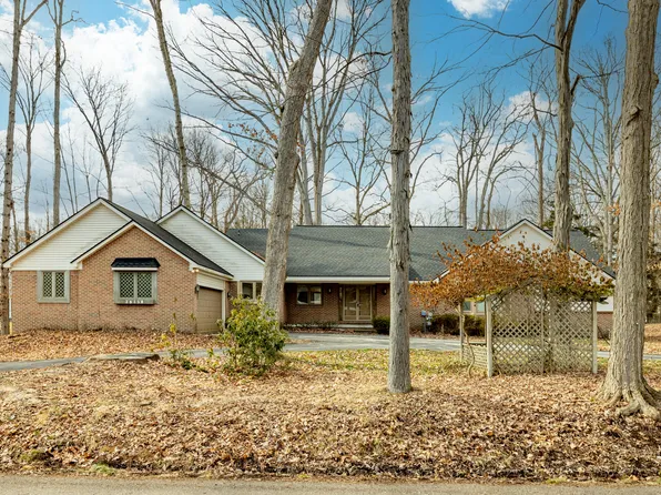 28118 Forestbrook Dr, Farmington Hills, MI 48334