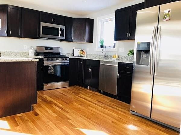 1st image of 8 Hoyt Ave