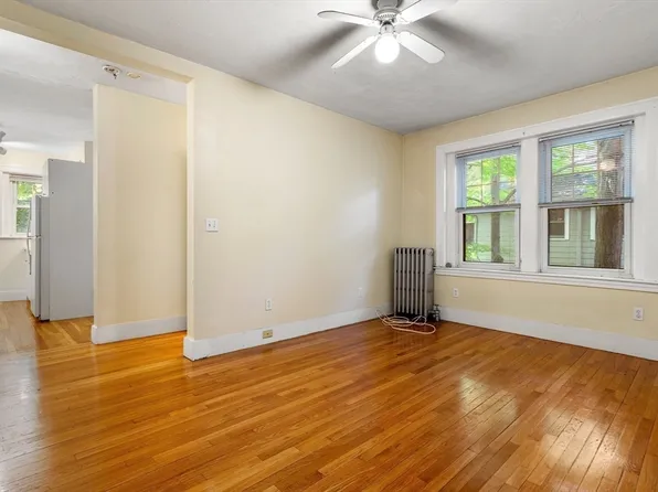 590 Washington St APT 3, Brookline, MA 02446