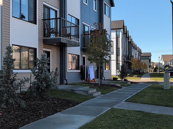 2nd image of 2035 Chalmers Way SW