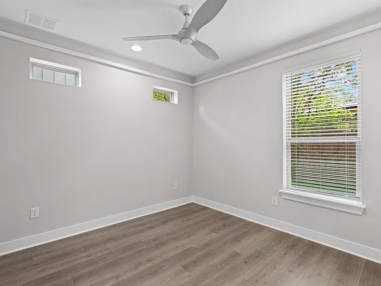 3010 E 18th 1/2 St #B — Photo 10