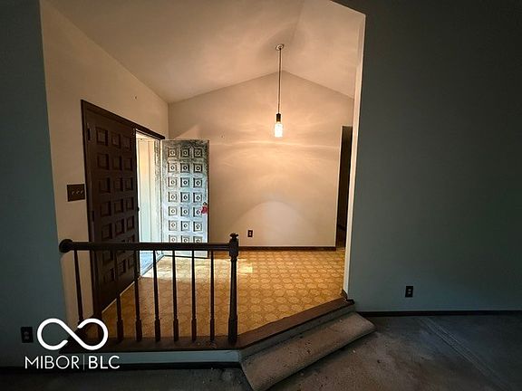 4th image of 10765 Cyntheanne Rd