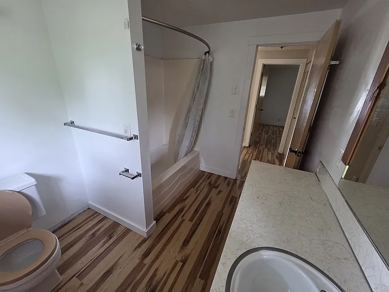 3935 Oak St — Photo 10