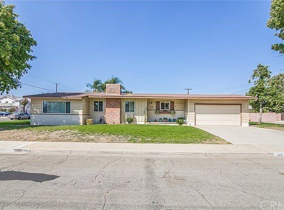 2nd image of 1106 N San Antonio Ave