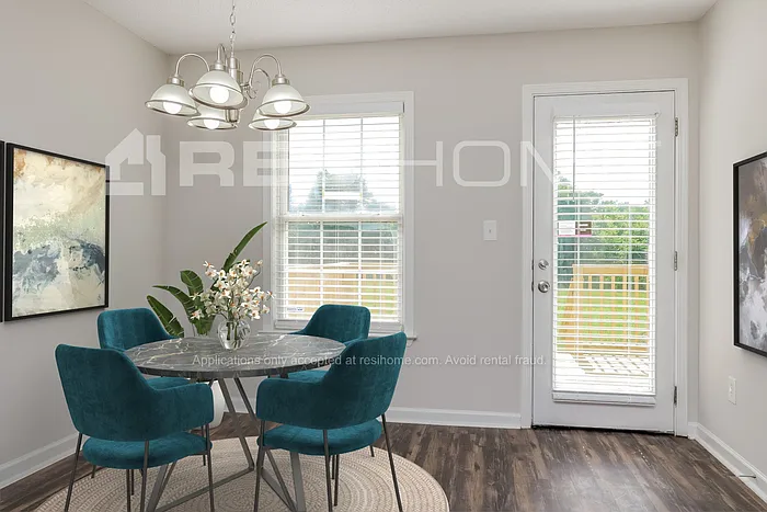 2012 Summer Ln — Photo 3
