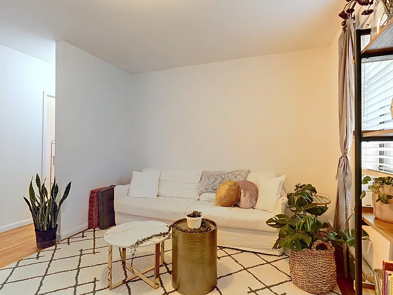 315 W 19th St #51 — Photo 3