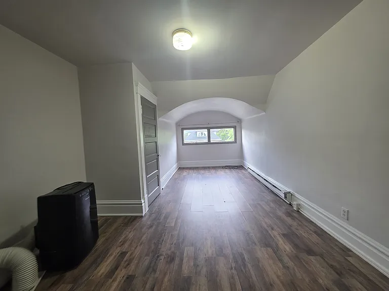414 E Leasure Ave #4 — Photo 4