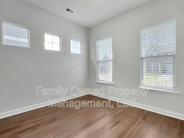 420 W Respite Ln — Photo 6