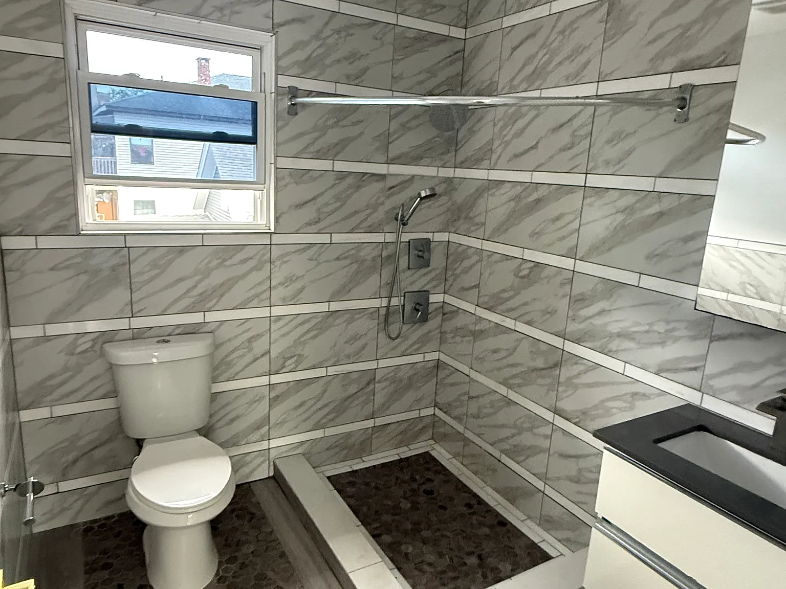 3 bed, 1000 sqft, $2,000 — Photo 3