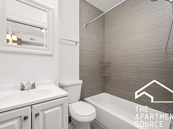 5th image of 3050 N Milwaukee Ave Unit 2