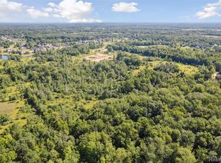 8 Desire Dr, Grand Blanc, MI 48439