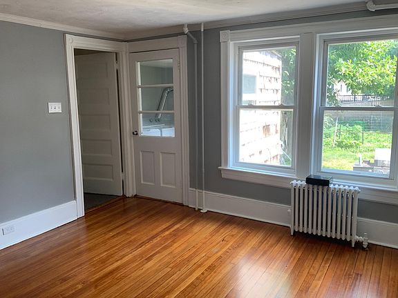 2nd image of 23 Bentley St Floor 1