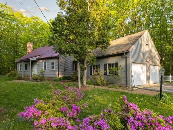29 Poor Richards Dr, Bow, NH 03304