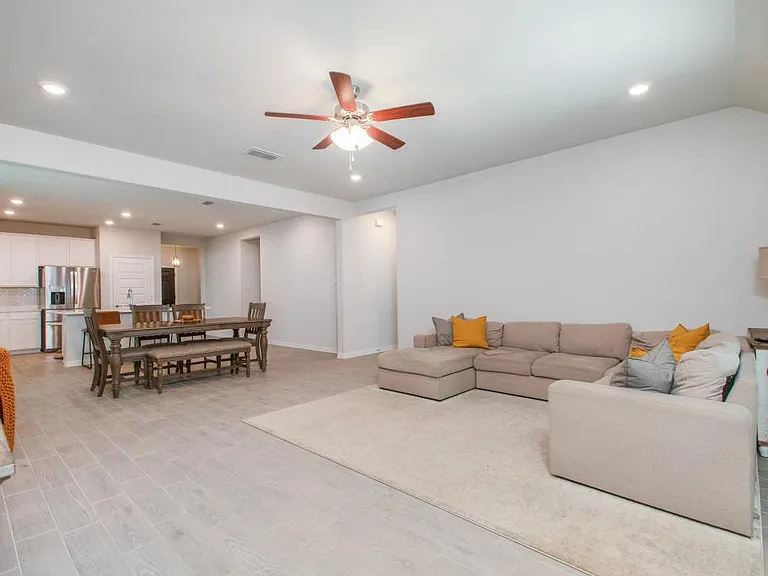 2911 Teak Dr — Photo 5