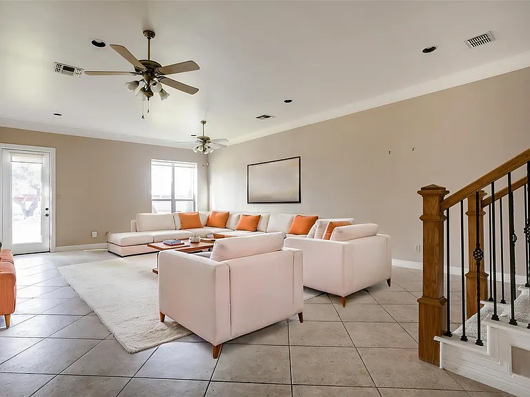 2506 Camden Park — Photo 3
