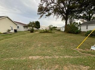 103 W Kagay Ave, Effingham, IL 62401