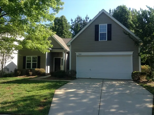 9818 Highlands Crossing Dr, Charlotte, NC 28277