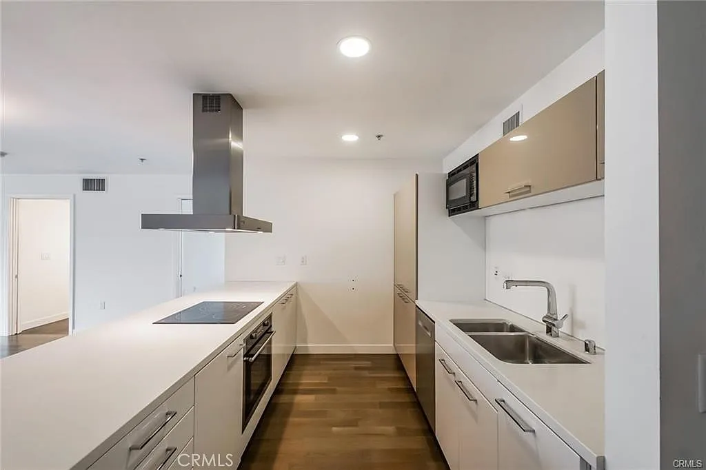 2 bed, 1270 sqft, $4,100 — Photo 4