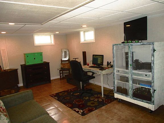 3rd image of 717 N Lott Blvd