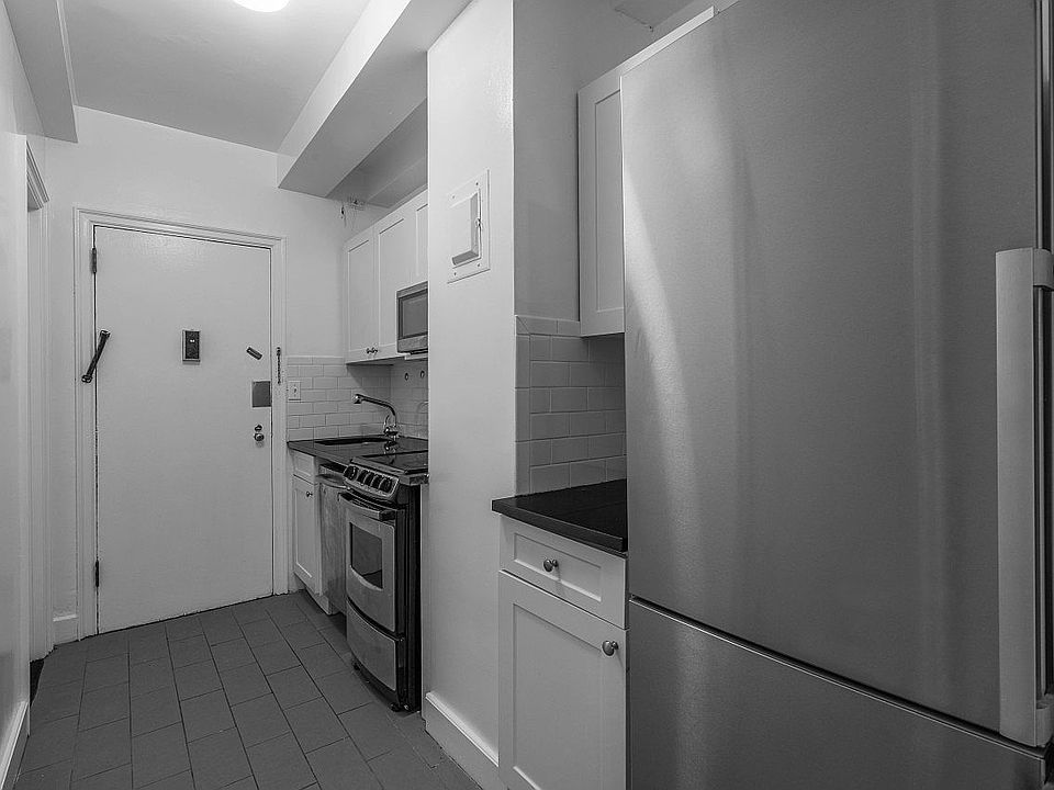 1st image of 307 E 44th St APT 406