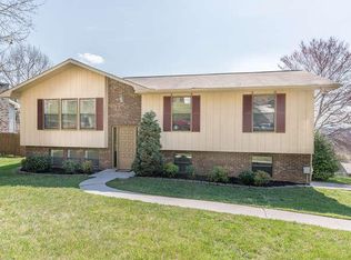 11336 Clear Point Dr, Knoxville, TN 37932
