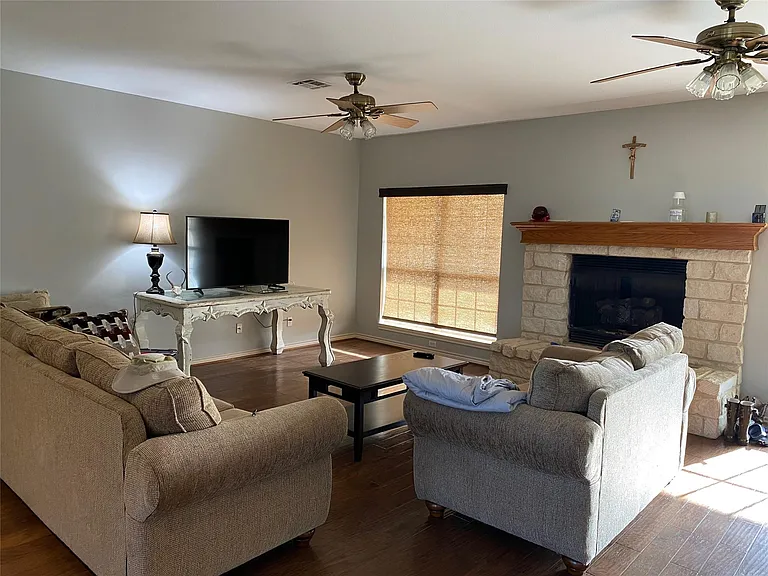 22822 N FM 709 — Photo 10