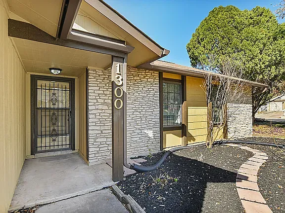 1300 Monica St — Photo 14
