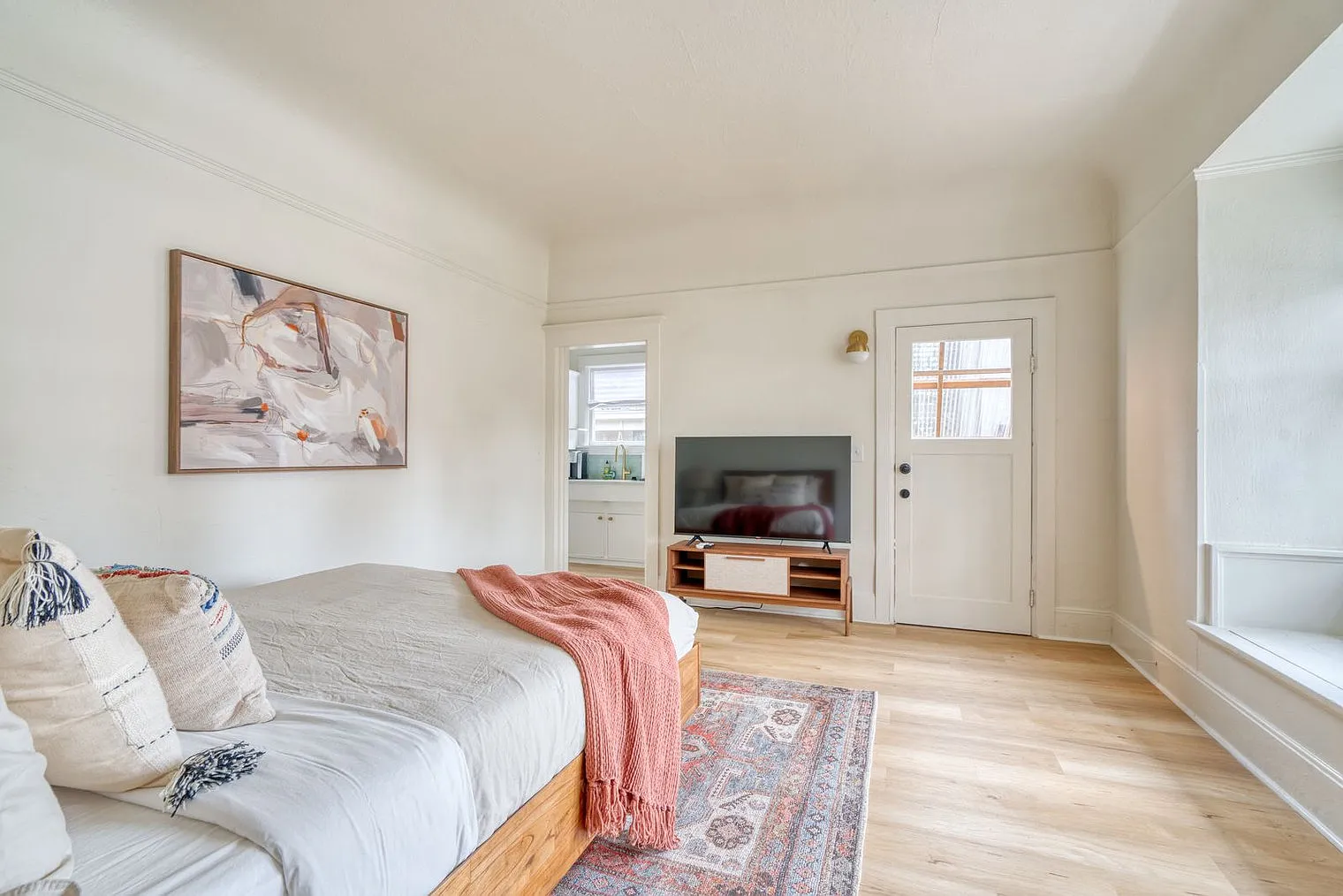 1 bed, 1.0 bath, 495 sqft, $3,273 — Photo 3