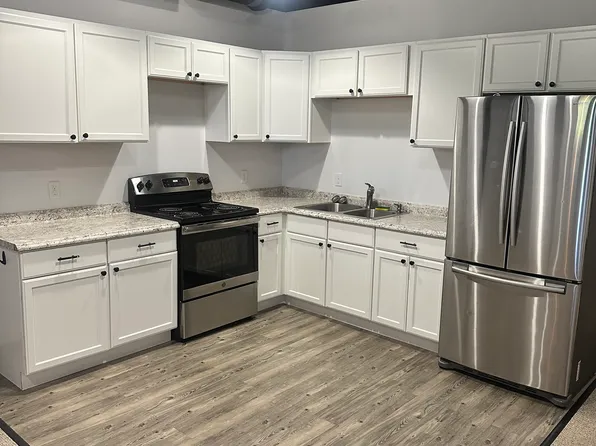 22 Park St #16, Lewiston, ME 04240