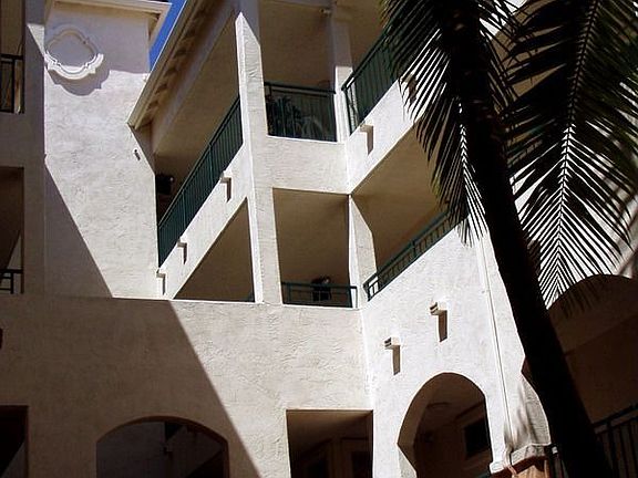5th image of 680 Camino De La Reina APT 2304