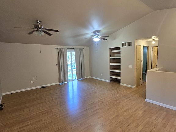 4th image of 1125 Rosemary Rd