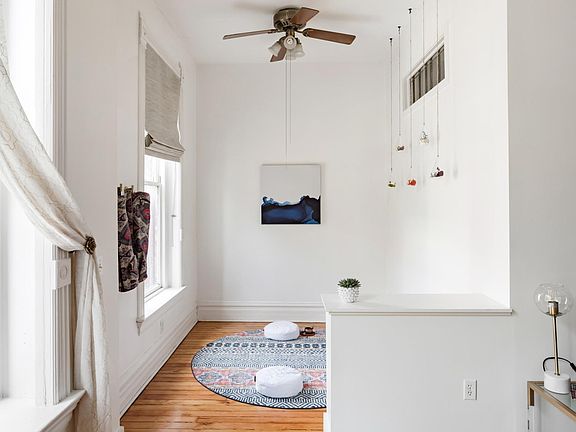 3rd image of 1528 N Milwaukee Ave #2F