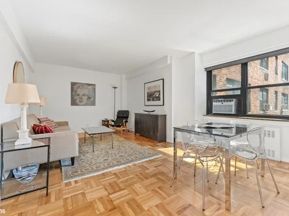 11 Riverside Drive image 1 of 12