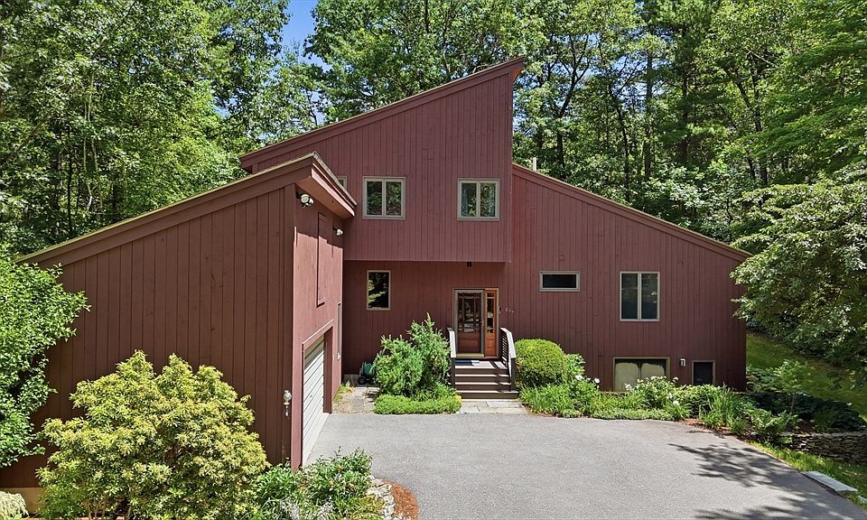 1st image of 297 Reedy Meadow Rd