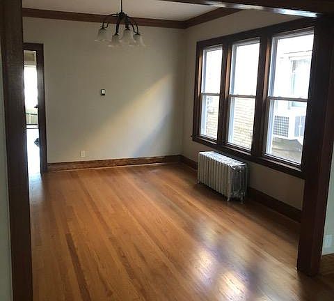 2nd image of 5422 W Dakin St #2
