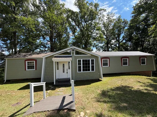794 Rhododendron Rd, Hillsville, VA 24343