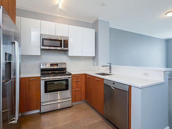 5th image of 1901 S Calumet Ave #2909